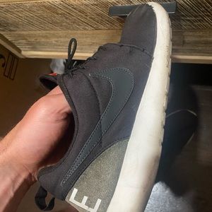 Nike roshe old school size 11.5